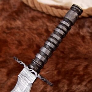 Custom handmade full tang Damascus steel double-edge dagger With Leather Sheath