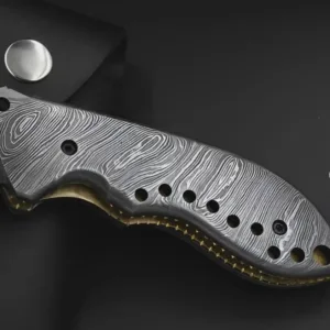 Custom Made Folding Knife , Hand Made Damascus Steel Pocket Knife