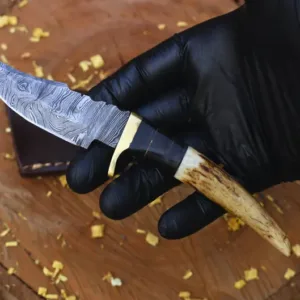 Hand-Forged Damascus Steel Skinner Knife: Stag Horn Handle, Leather Sheath